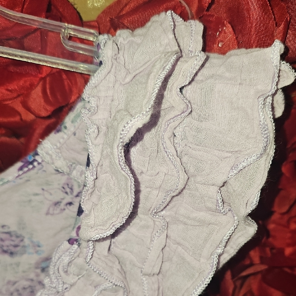 Fleurish Lavender Floral Ruffle Blouse Size Large - Picture 5 of 7
